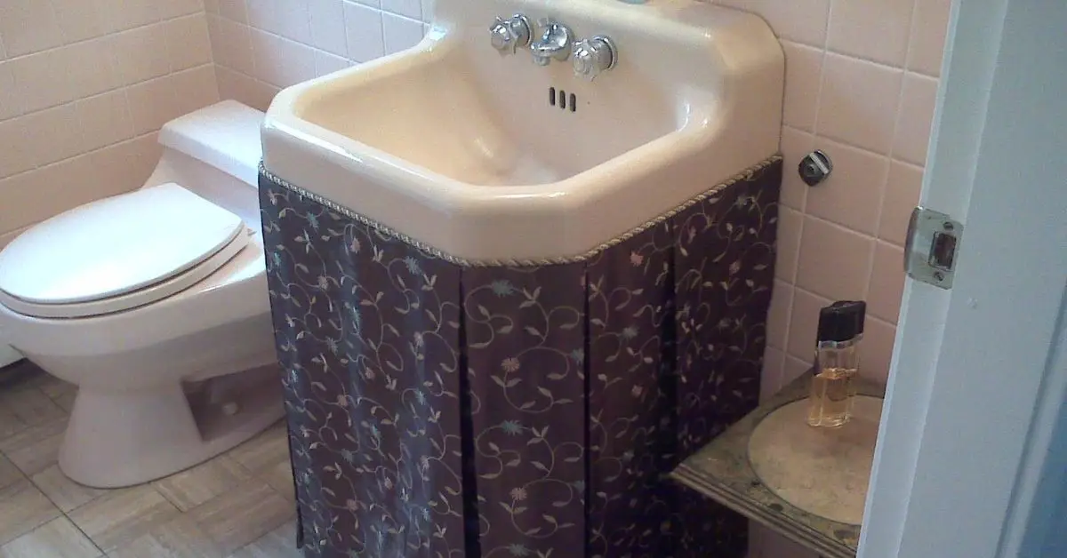 are sink skirts sanitary in a kitchen or bathroom