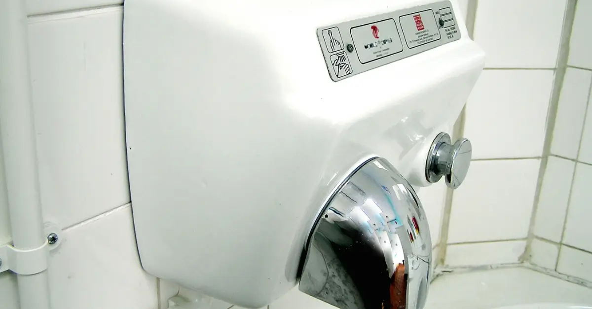 bathroom decor that is unsanitary