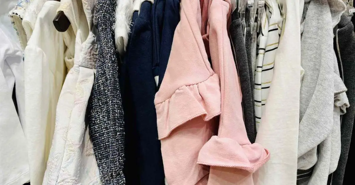 how to declutter clothes