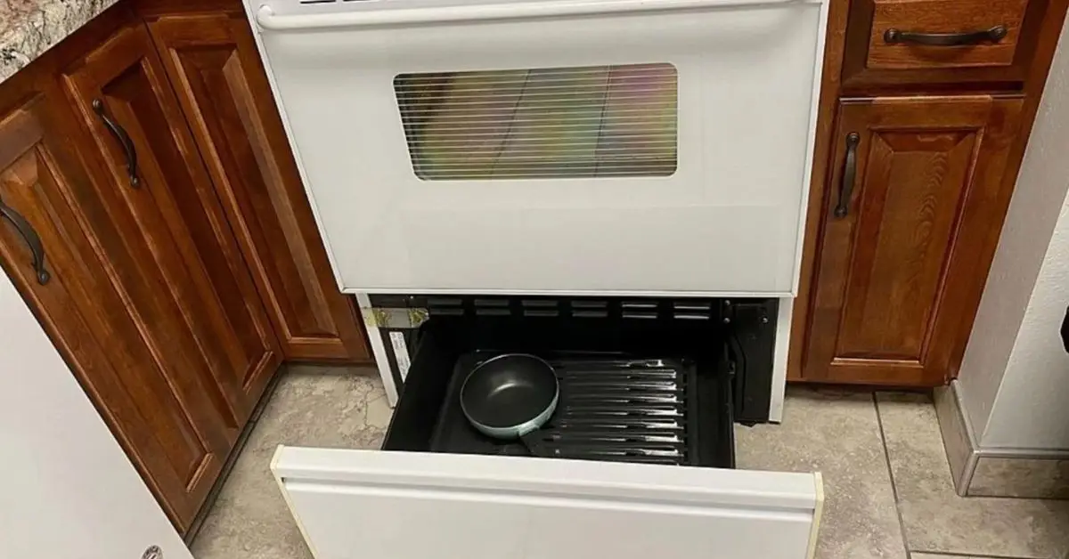 is the bottom oven drawer for storage