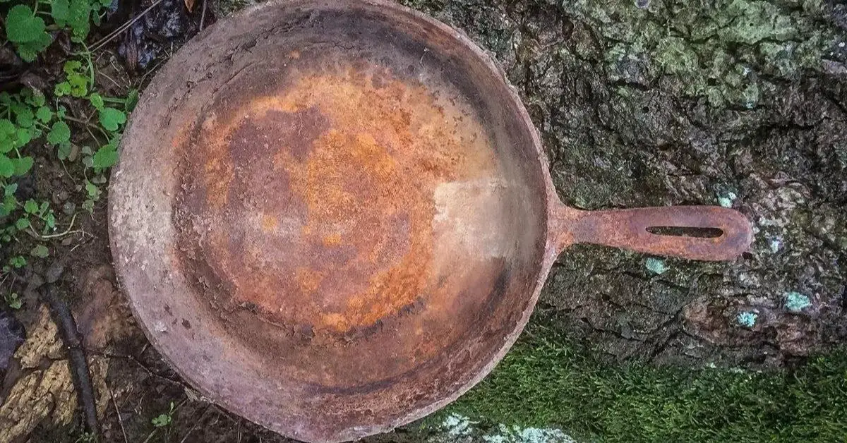 use salt to clean cast iron