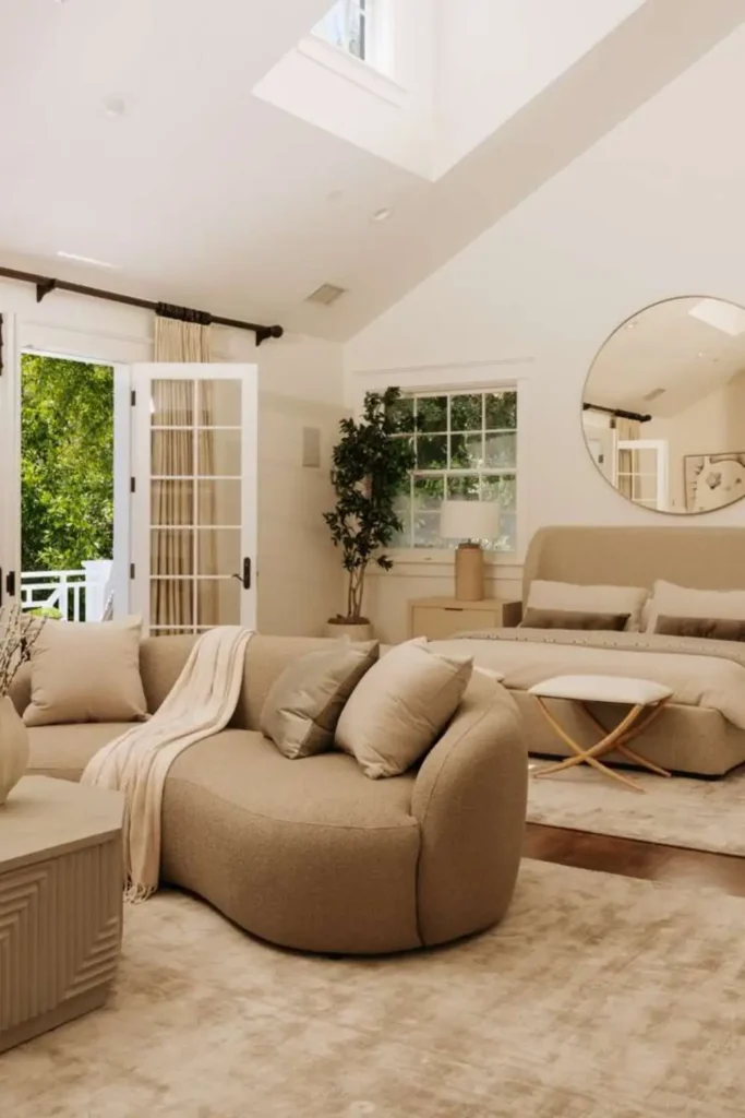 Sarah Michelle Gellar Selling Brentwood Home