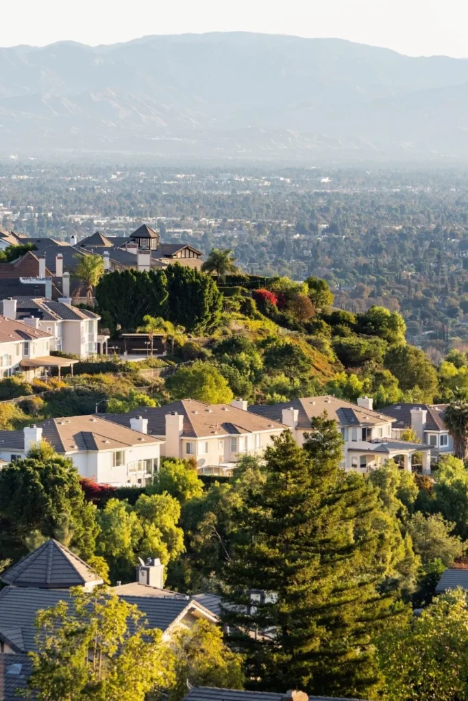 Burglars Hit a Woodland Hills Home