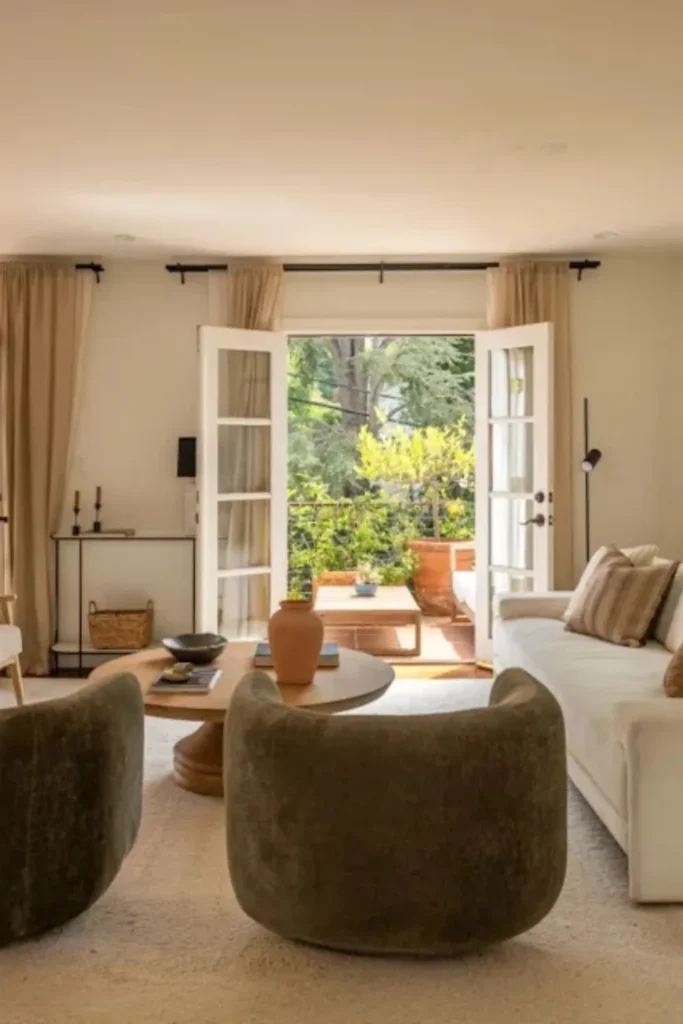 elisha cuthbert finds a buyer for her la home